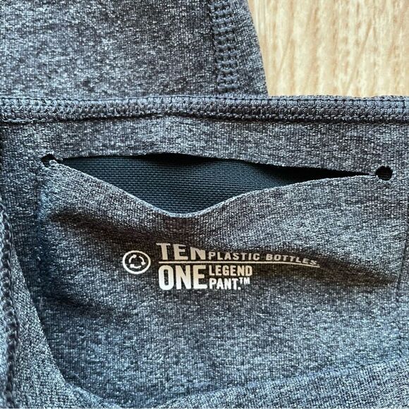 Nike Dri-Fit Gray Cropped Leggings - Size: Small - Picture 4 of 9